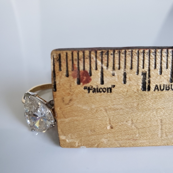 Pear Shaped Synthetic Diamond Engagement Ring sz 9 - Picture 9 of 11